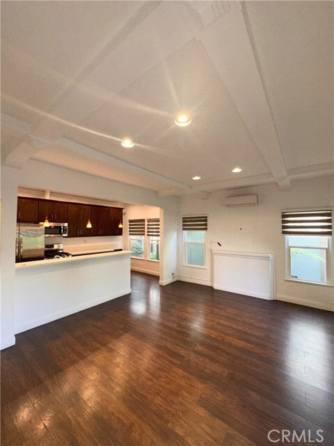 Building Photo - 137 S Roxbury Dr