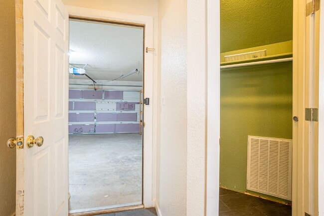 Building Photo - 7041 Falling Leaf Cir