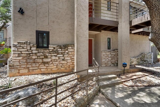 Building Photo - 6810 Deatonhill Dr