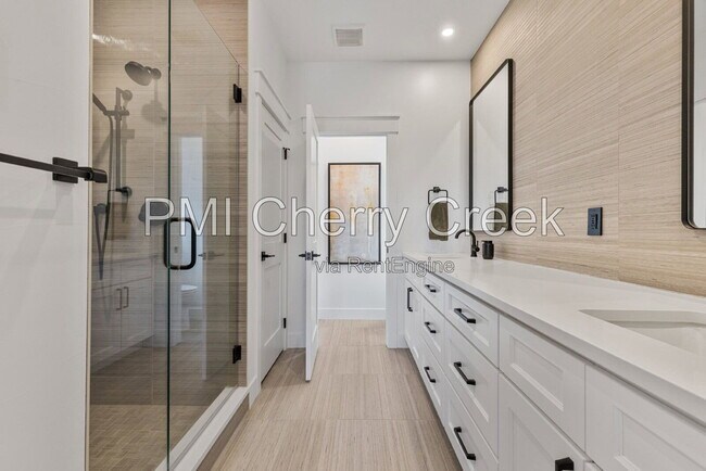 Building Photo - 356 E Orchard Rd