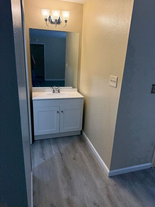 Building Photo - Cozy 1 Master Bedroom and 1 Bath