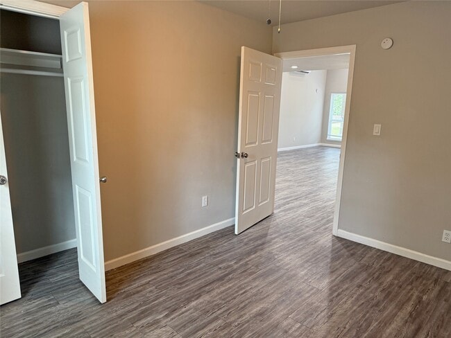 Building Photo - 220 St Croix Dr
