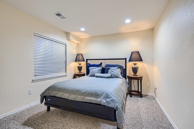 Building Photo - 9805 Cypress Point Cir