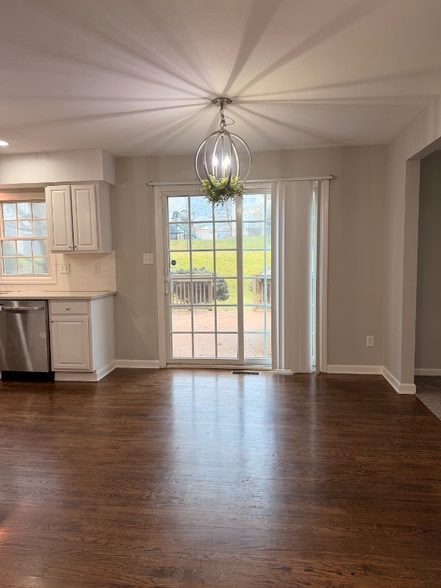 Building Photo - 509 Bluegrass Dr