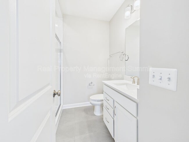 Building Photo - 3483 Monterey Dr