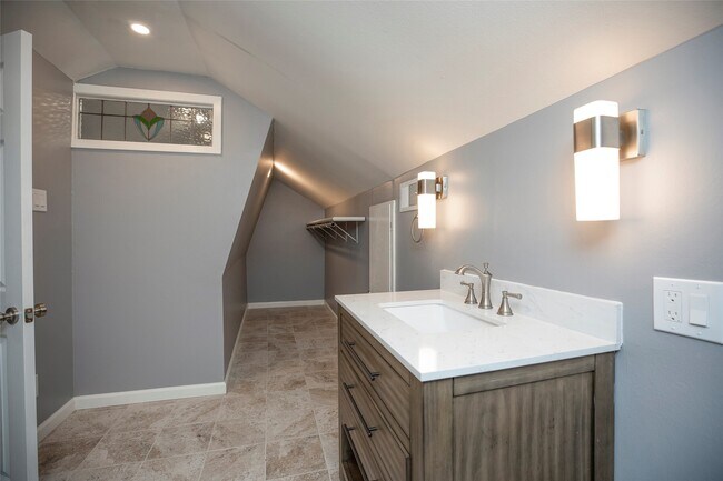 Building Photo - 1202 Birdsall St