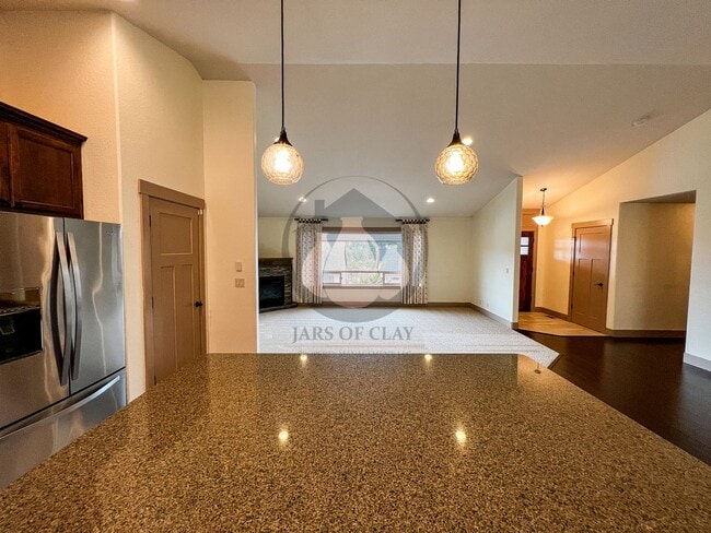 Building Photo - Beautiful South Salem Home