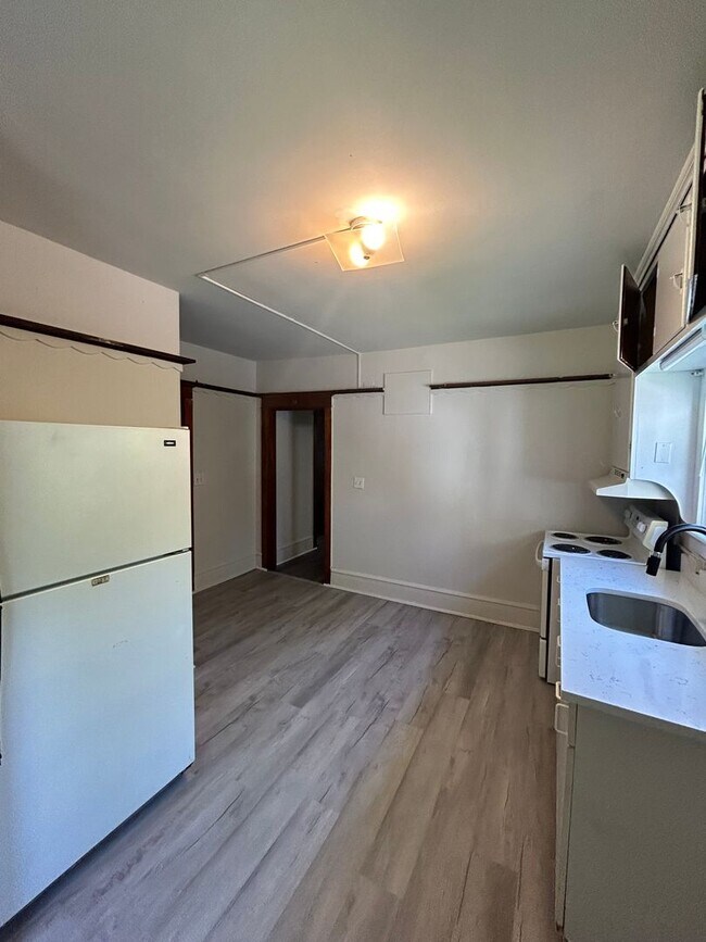 Building Photo - 412 Chestnut St