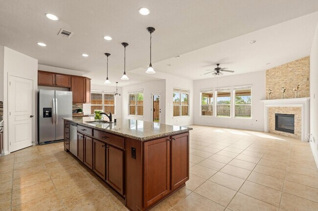 Building Photo - 25935 Foxrun Vista Dr