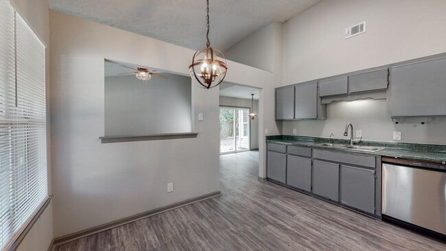 Building Photo - 3 Bedroom, 2 Bathroom home in the City of ...