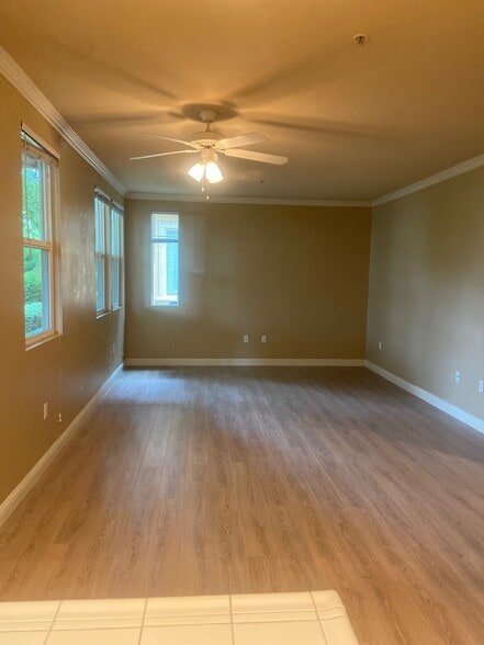 Living room - 4800 Westlake Pky