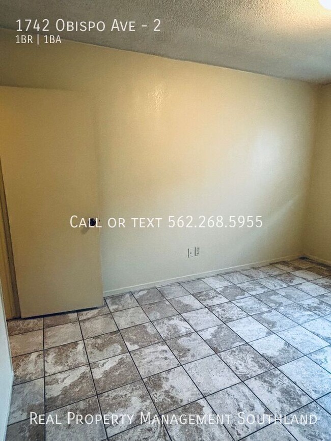 Building Photo - Spacious 1 BD + 1 Bath in gated building i...