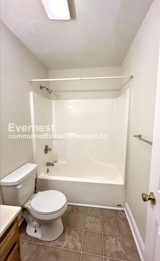 Building Photo - 1313 E 31st St