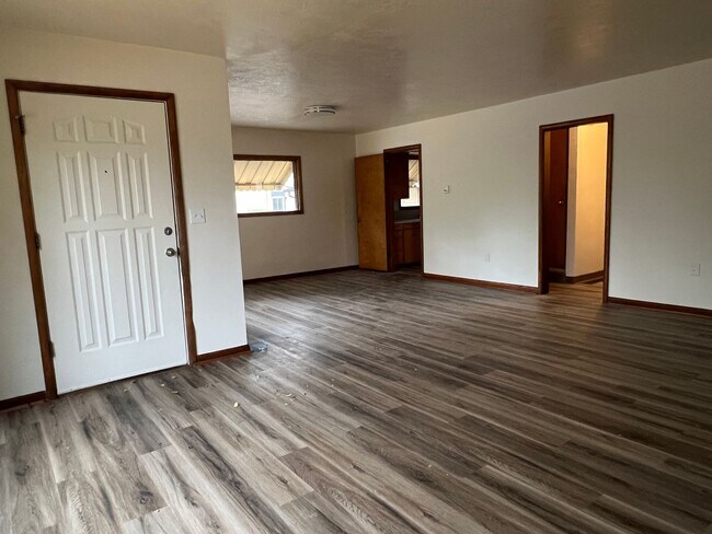 Building Photo - Rent Special: 1/2 Off First Full Months Rent