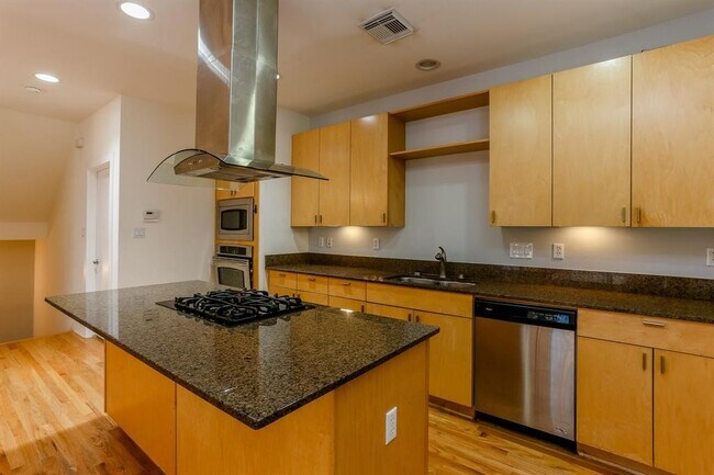 Building Photo - 4406 Koehler St