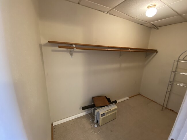 Walk in closet - 2408 170th St