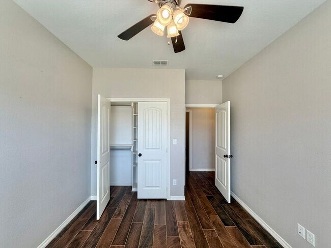 Building Photo - Beautiful 3-Bedroom, 2-Bath Home with Mode...