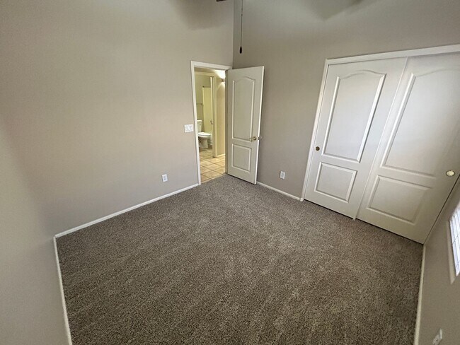Building Photo - Warm, Inviting 3 Bed / 2bath Home in Canyo...