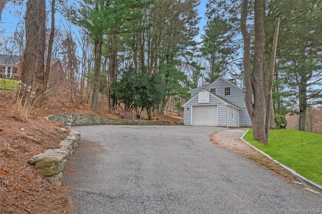 Building Photo - 630 Quaker Rd