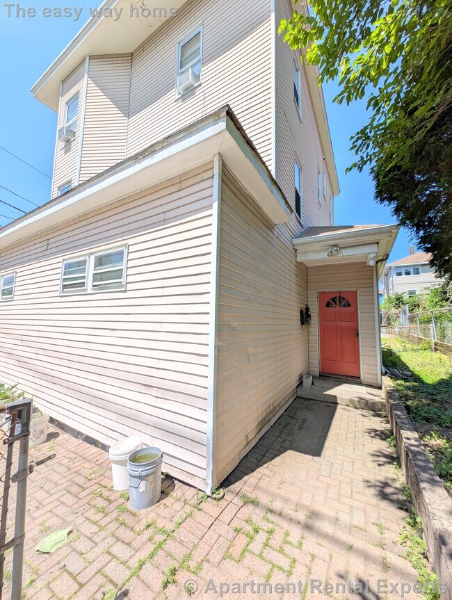 Building Photo - 49 Conwell Ave