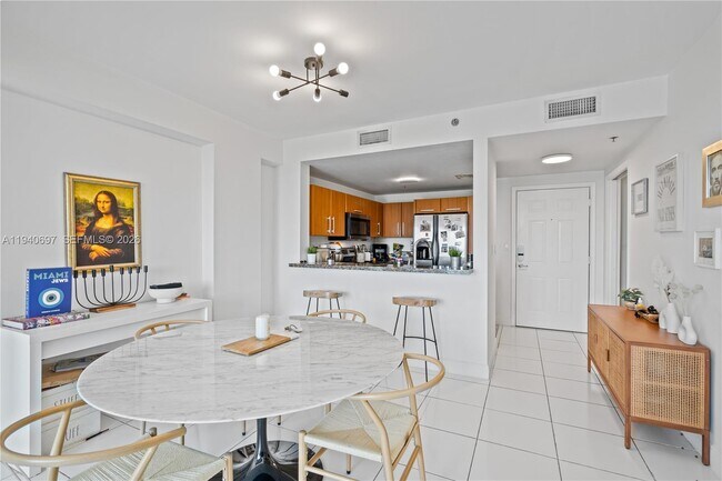 Building Photo - 6362 Collins Ave