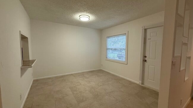 Building Photo - 9243 Green Meadows Way