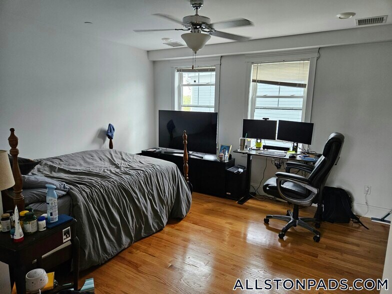 Building Photo - 14 Fern St