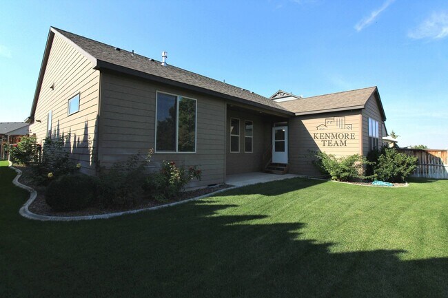 Building Photo - 3 Bed/2 Bath West Kennewick Home