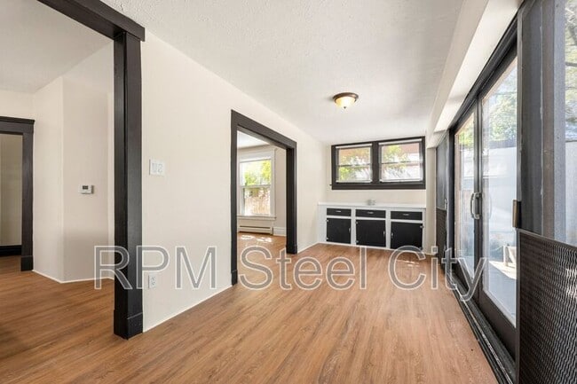 Building Photo - 2125 N Grand Ave