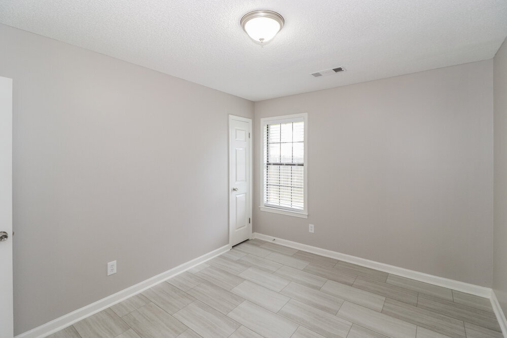 Building Photo - 4879 Baywood Dr