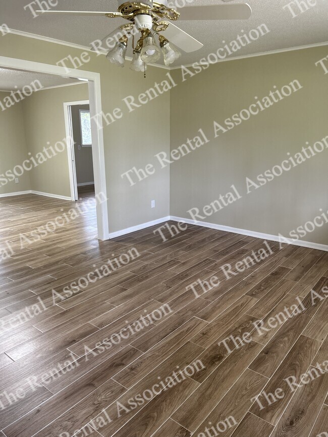 Building Photo - 1801 Roosevelt Dr