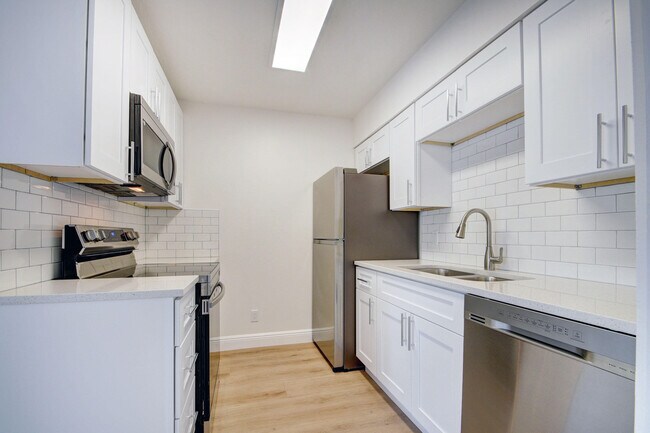 Building Photo - 614 Executive Center Dr