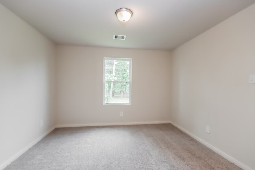Building Photo - 173 Big Oak