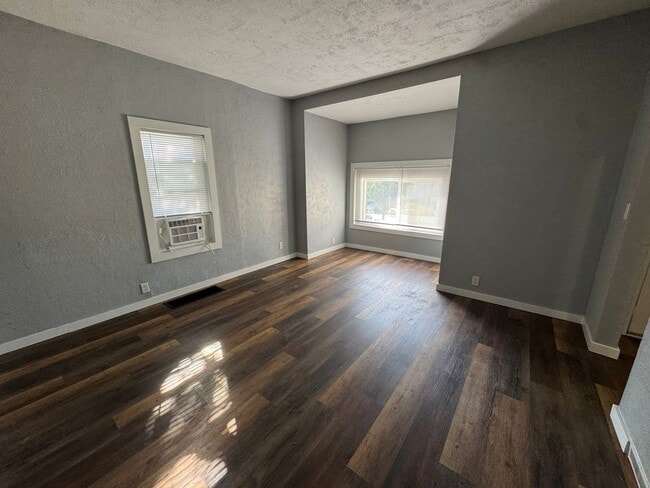 Building Photo - Available Now! 4 Bedroom Moline Rental, Pe...