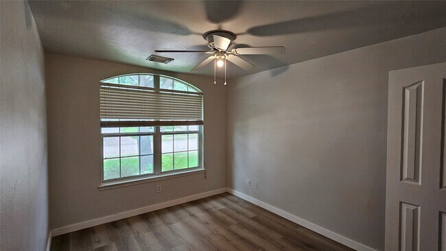 Building Photo - 18015 Willow Cliff Ln