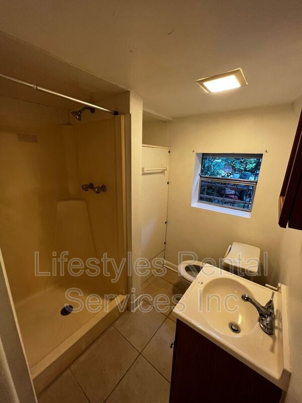 Building Photo - 3719 Mayflower St#C C