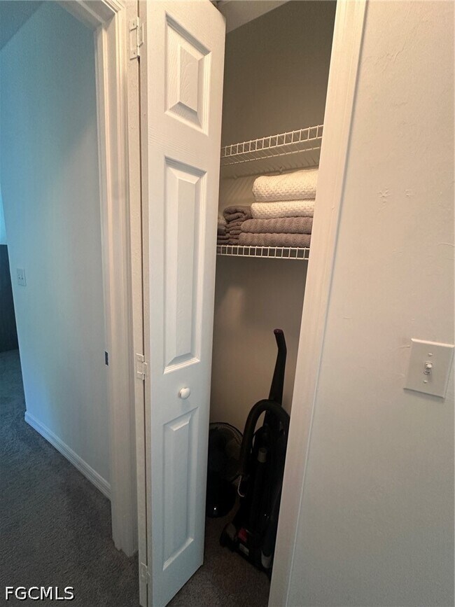 Building Photo - 16801 Sanibel Sunset Ct