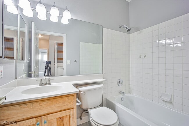 Building Photo - 705 Trixis Pl