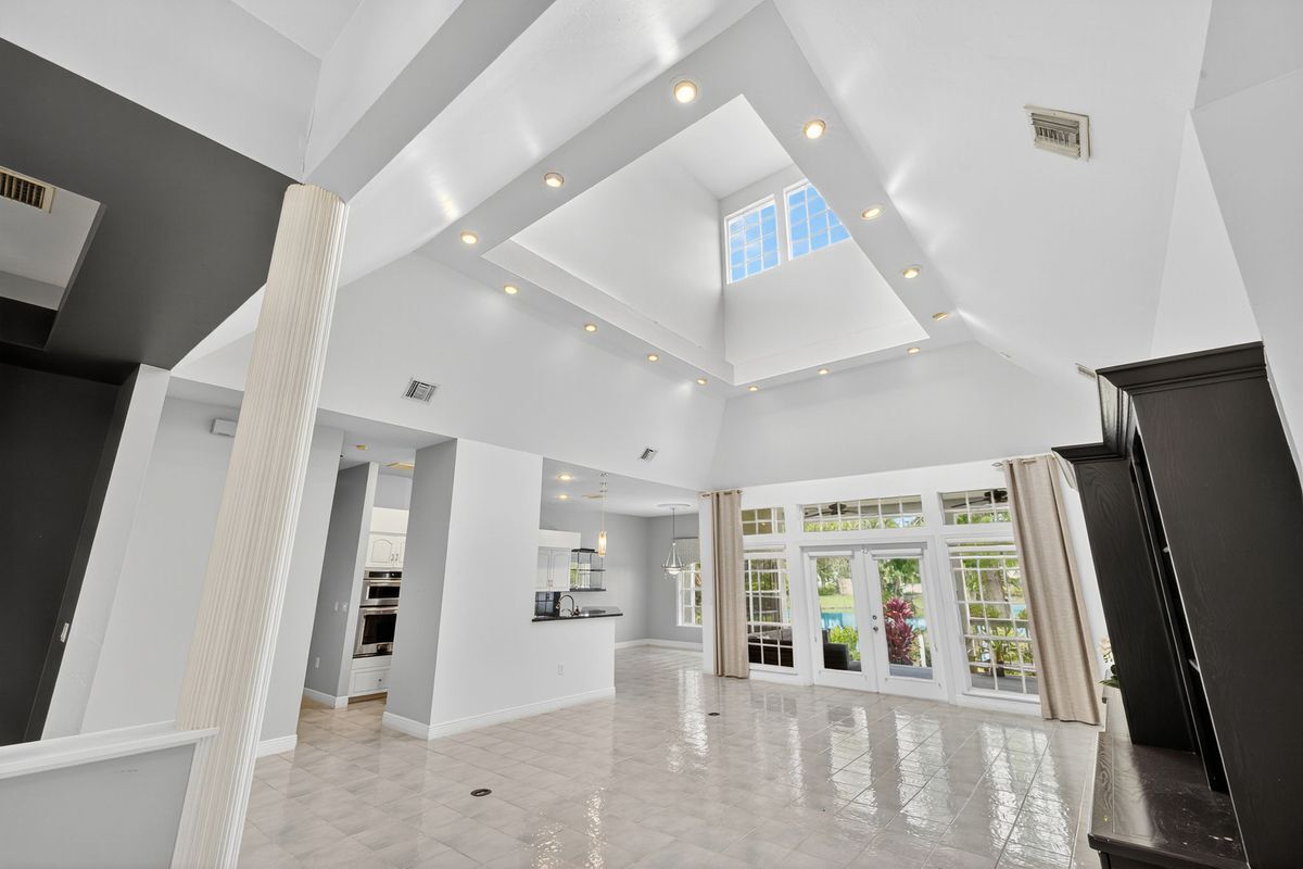 Building Photo - 11592 Timberline Cir