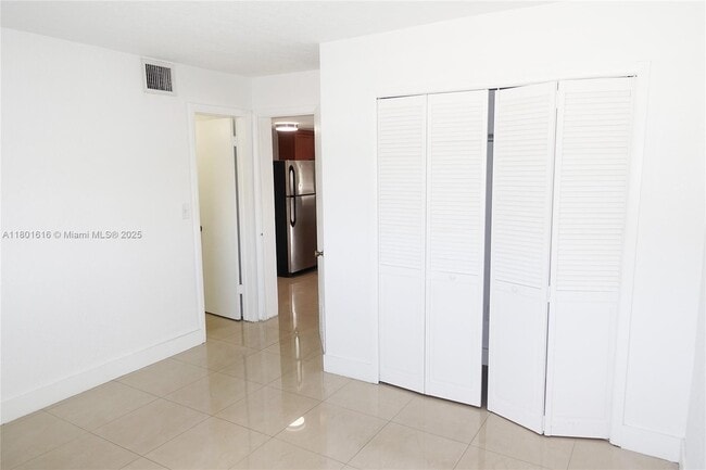 Building Photo - 3901 SW 112th Ave