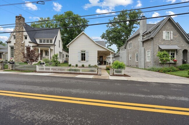 Building Photo - 1226 Adams St