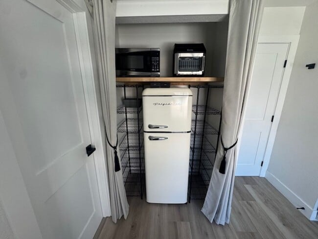 Building Photo - Furnished Bedroom rental with Bonus Kitchenette and office room