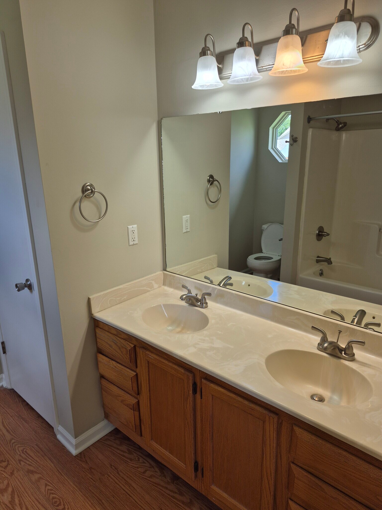 Building Photo - 3333 Trafalgar Ct