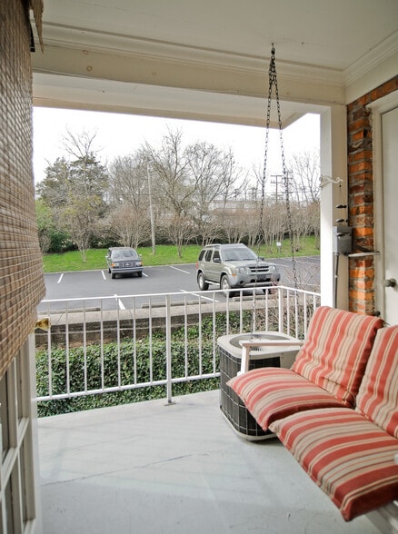 Building Photo - 5025 Hillsboro Pike