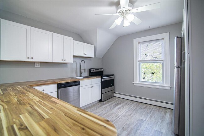 Building Photo - 80-80 Forest St