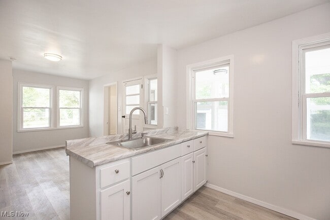 Building Photo - 15409 Grovewood Ave