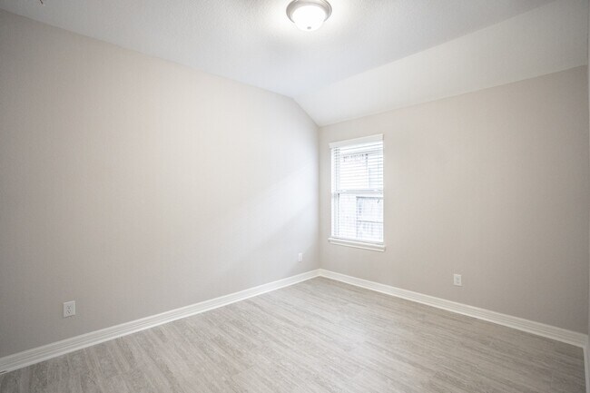 Building Photo - 2230 Falcon Brook Dr