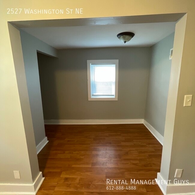 Building Photo - 4 Bedroom Home! Updated Kitchen and Office!