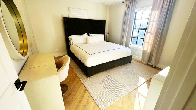 Building Photo - 4312 NE 22nd Ave