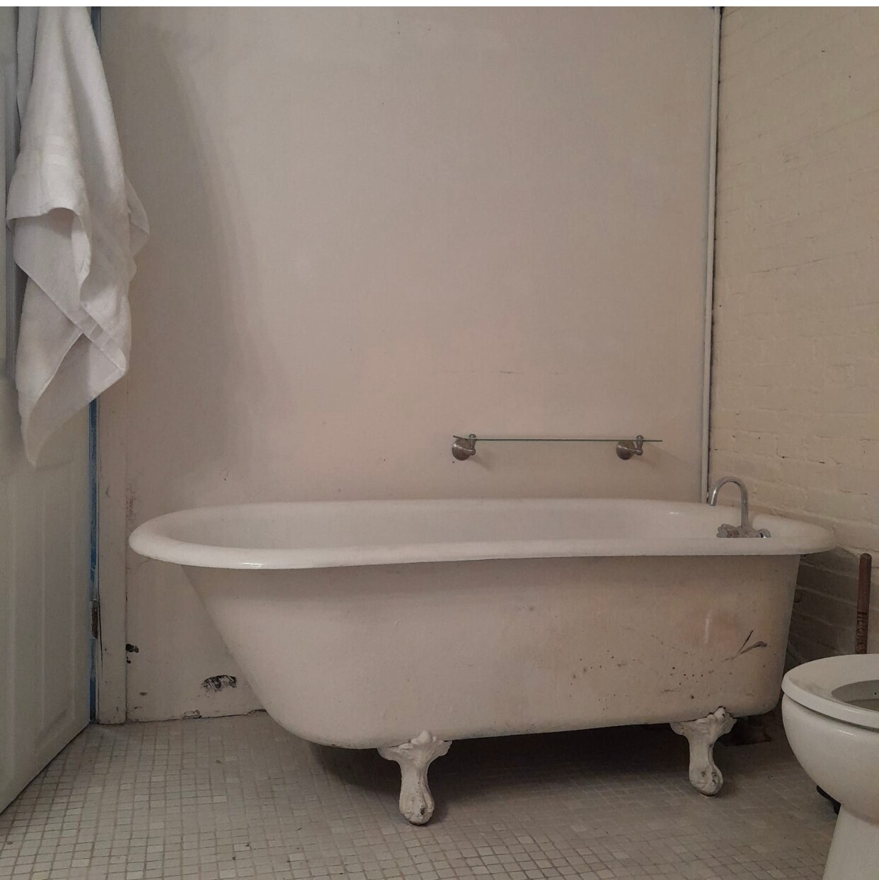 Building Photo - 100 College St